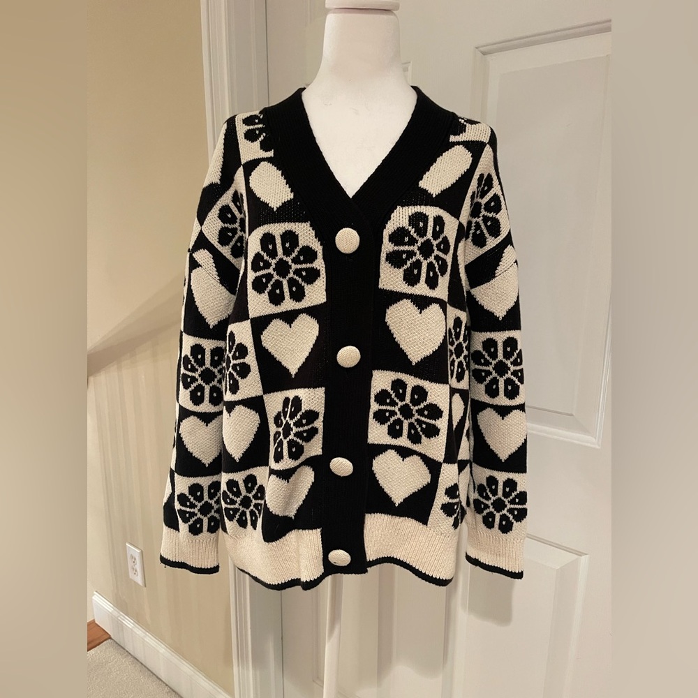 LIKE NEW ZARA HEART CARDIGAN
